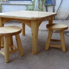 Stools and table for kids. Reclaimed wood