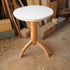 Pedestal table, oak leg